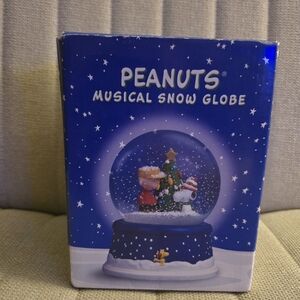 Peanuts Christmas 50th Anniversary Musical Snow Globe Hallmark Charlie Brown